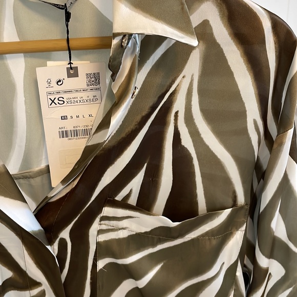 Zara Silk Animal print blouse - Picture 2 of 2